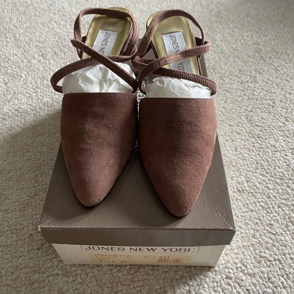 Jones New York Mushroom Suede 7 1/2 M New w/o tags